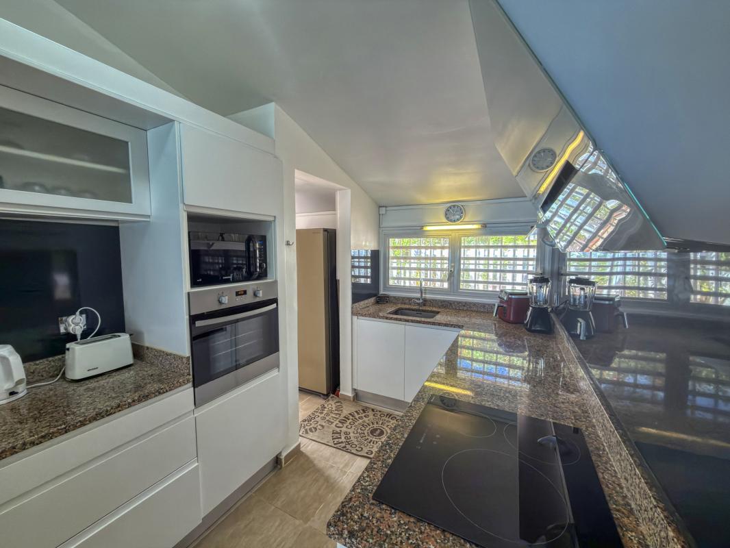 14.Location Villa piscine vue mer Ste Anne Guadeloupe_Cuisine